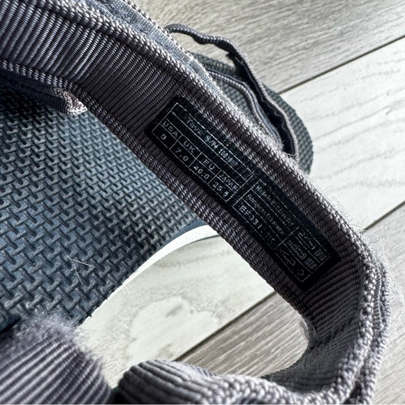 Teva Charcoal and Teal Women's Sandals | Size: 9 | Regular Condition - Picture 2 of 5